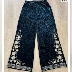 Andree By Unit Navy/ Dark Teal Crushed Velvet Pants. NWOT